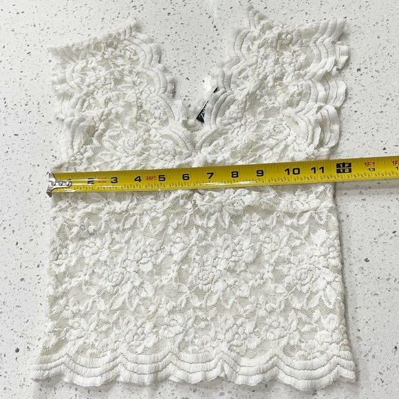 ZARA Ivory Lace Scalloped V-Neck Crop Top | Size Small - Picture 4 of 5